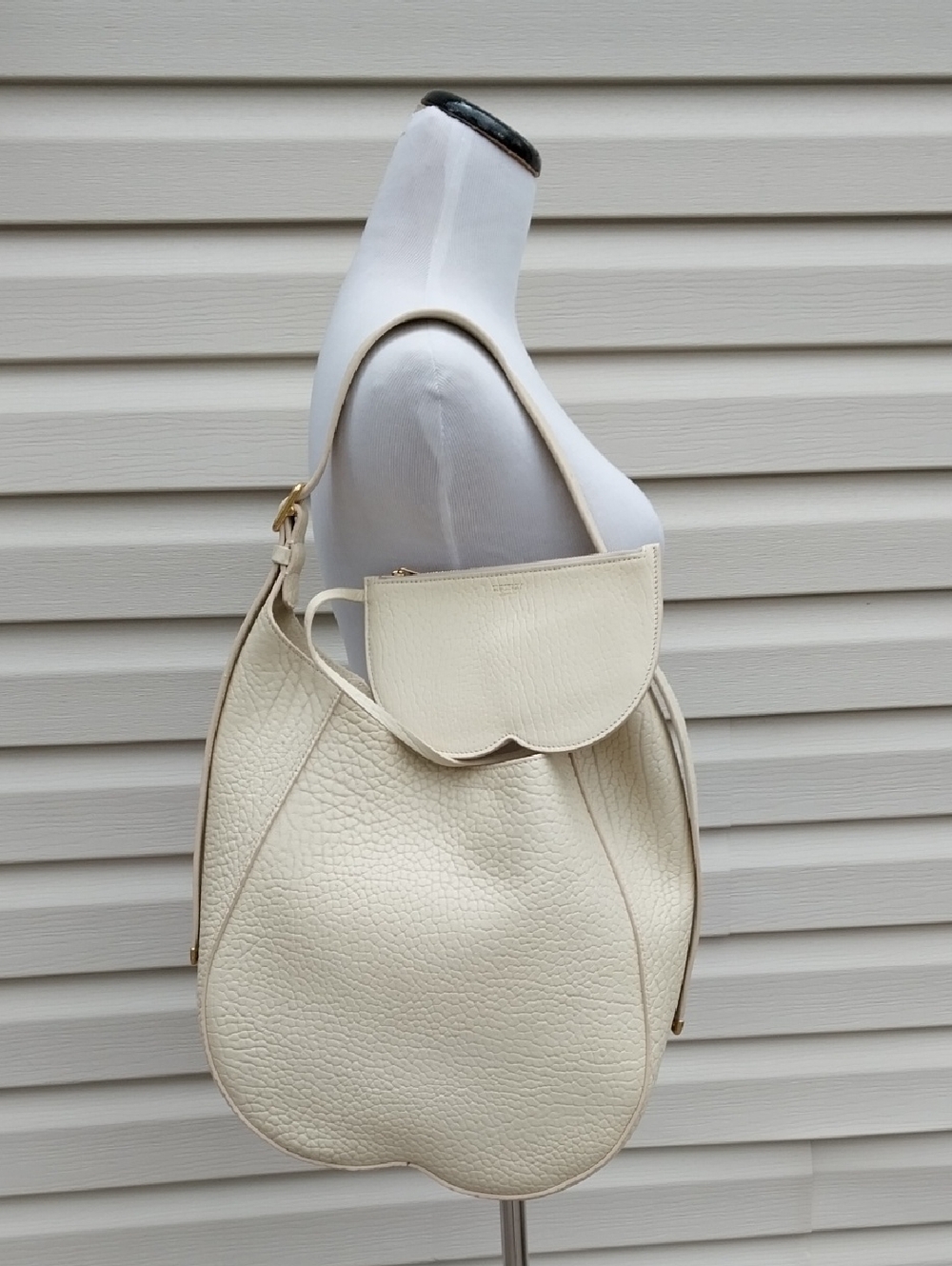 Burberry Cream Pebbled Leather Hobo Bag With Zip Pouch - Picture 4 of 14